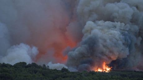 Grote natuurbrand in Zuid-Frankrijk, honderden brandweerlieden ingezet