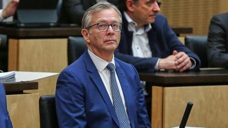 Angst vor Gewalt in Schwerin - Minister stoppt Foto-Ausstellung über Israel