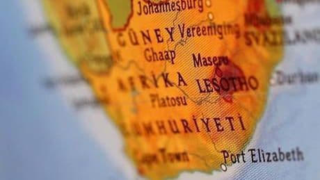 Güney Afrika'da evliliklerde yeni dönem! Erkekler de eşlerinin soyadını alabilecek