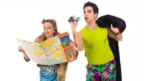 Camisetas de 'I love BCN' y desamores como souvenirs: el turismo es un imán (de nevera) de nuevas canciones