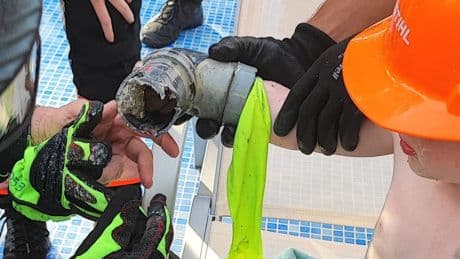 Rettungsaktion auf Mallorca - Pool-Pumpe saugt Jungen (4) an