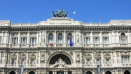 «Tu sei un cretino», punito il professore che insulta uno studente. La sentenza della Cassazione