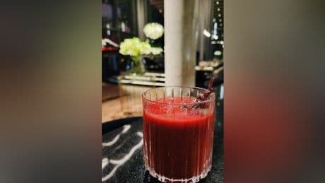 Florian Peters‘ sommerliches Paprika-Sauerkirsch-Gazpacho