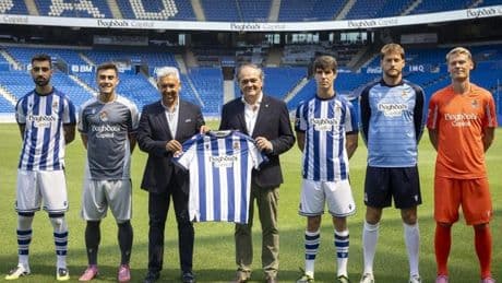 La Real Sociedad elimina de su camiseta un león, la imagen de su nuevo patrocinador principal