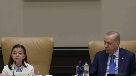 Cumhurbaşkanı Erdoğan, 23 Nisan'da koltuğunu küçük İpek'e devretti