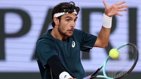 <p>Musetti-Tiafoe diretta Roland Garros: quarti di finale, risultato in tempo reale. E Alcaraz...</p>