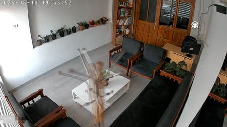 Balıkesir'de deprem anı bir avukatlık ofisinin güvenlik kamerasında