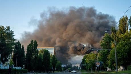 Ukraine-Krieg: Russischer Angriff auf Kiew tötet mindestens 14 Menschen