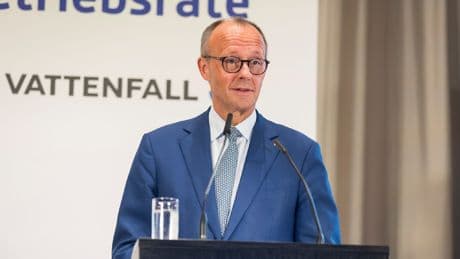 „Überakademisierung“ - Merz will weniger Studenten in Deutschland