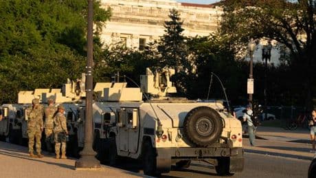 En déployant la Garde nationale à Washington, Trump franchit un cap dans la militarisation du pays