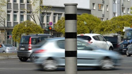 Der Erste seiner Art: Neuer Blitzer trinkt Alkohol, um Sie zu knipsen