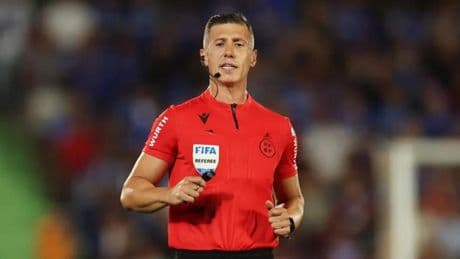 César Soto Grado, el árbitro encargado de dirigir el Alavés - Real Madrid en el partido de la jornada 31 de La Liga