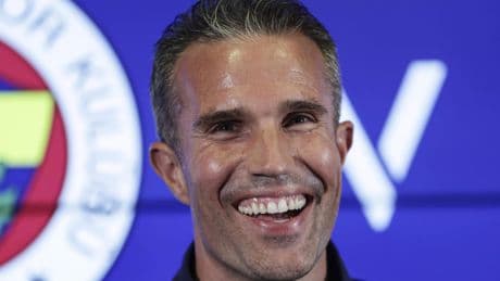 Feyenoord-trainer Robin van Persie speelt direct troefkaart uit tegen Fenerbahçe