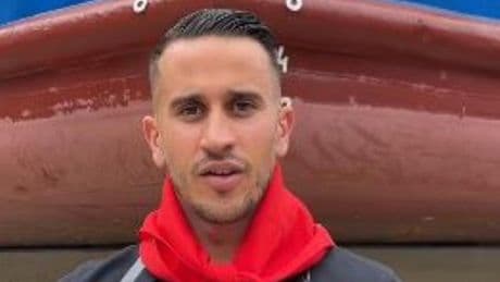 El Athletic felicita los Sanfermines junto a la gabarra y con Berenguer como protagonista