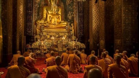 Mönche im Kreuzfeuer: Sex-Skandal erschüttert Thailand