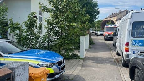 Nachbarn hörten Schüsse – Täter geflüchtet - Mutter von drei Kindern in Augsburg getötet