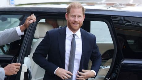 Versöhnung mit Charles? - Harry strahlt (allein) in London