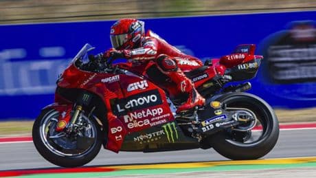 Marc Márquez suda para hacer la pole en Aragón