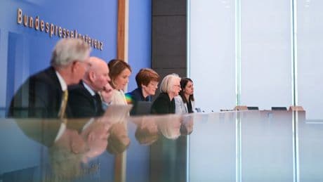 Wachsender Beraterstab: Warum die Politik sich immer mehr Berater zu Hilfe holt