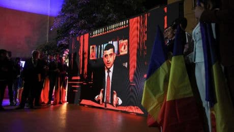 La victoria del ultra Simion en primera vuelta en Rumanía alarma a la UE y la OTAN: "Es un extremista antieuropeo"