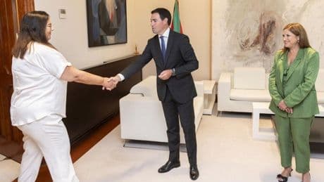 El lehendakari recibe a la AVT