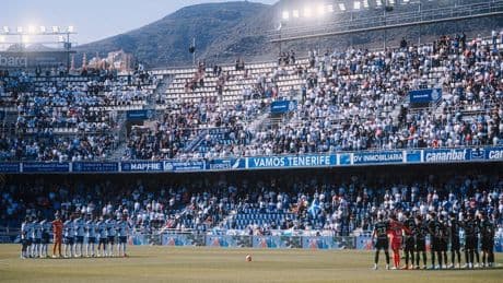 El Tenerife pone pie y medio en Primera RFEF
