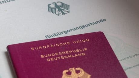 Deutscher Pass für Ausländer - Die Wahrheit über Einbürgerungen