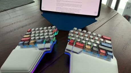 Moft Dynamic Folio And Dygma Raise 2 Make For A Perfect Mobile Office