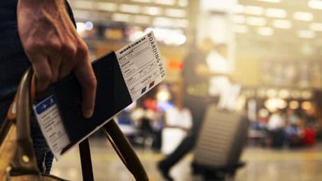 In aereo niente limiti per i liquidi nel bagaglio a mano, l’Europa sta per dare l’ok