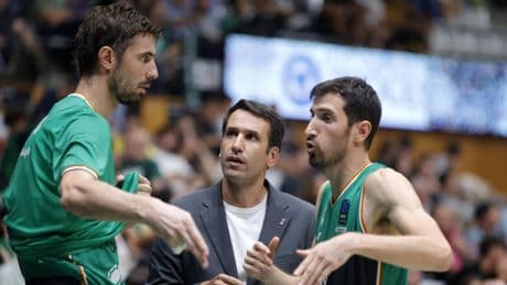 La Penya busca blindar el sexto puesto en Málaga