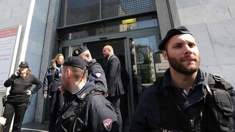 Uzun namlulu silahlarla yakalanmışlardı: İtalya'yı ayağa kaldıran 2 Türk'ün kim olduğu ortaya çıktı