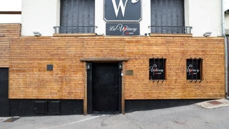 Le conducteur ayant écrasé un homme devant un bar à Évreux a été écroué