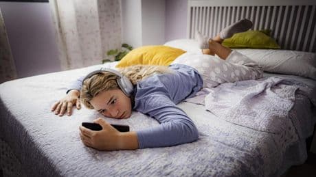 La soledad no deseada afecta más a jóvenes y adolescentes: ¿qué se puede hacer?