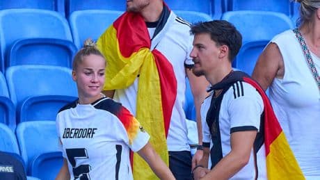 Sie spielt bei Bayern - Freund von Giulia Gwinn wechselt zu Rivale 1860!