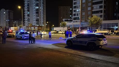 Kayseri'de kamyonetin çarpmasının ardından bir otomobilin ezdiği yaya hayatını kaybetti