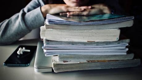 Scuola, si valuta la detrazione del 19% per libri scolastici e cancelleria