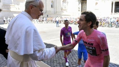 Simon Yates, el gemelo que nació cinco minutos antes, toca el cielo en el Giro