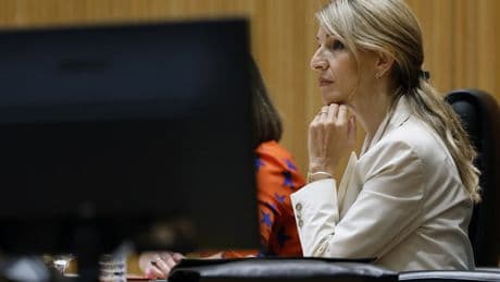 Díaz pide &quot;una conversación&quot; a Sánchez para aclarar la &#039;trama Leire&#039;, pero evita solicitar su comparecencia en el Congreso