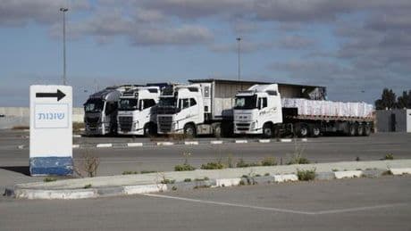 En direct, guerre à Gaza : « Environ 100 » camions d’aide humanitaire sont autorisés à entrer dans l’enclave palestinienne mardi