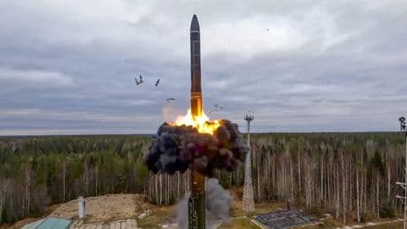 „Produktion im Drei-Schicht-Betrieb“ – Putin rüstet laut Ukraine für Konfrontation mit der Nato auf