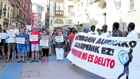Los manteros se movilizan tras los últimos incidentes en Bilbao