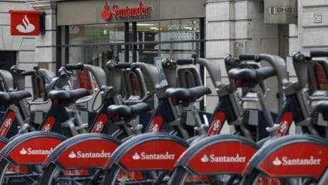 Santander UK asume que la mitad de los clientes reclamará por el 'caso de los coches'