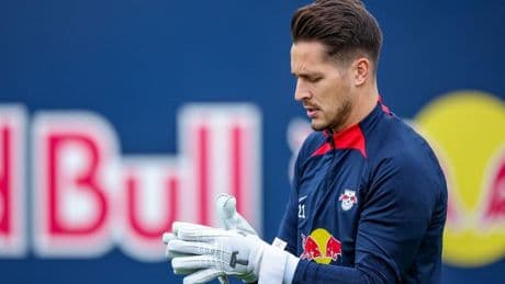 Fußball-Bundesliga: Bericht: Bayer und Leipzig einig über Blaswich-Wechsel