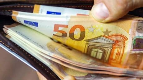 ¿Guardas dinero efectivo en casa? Ni Hacienda ni esta experta en finanzas te recomiendan hacerlo por estos motivos