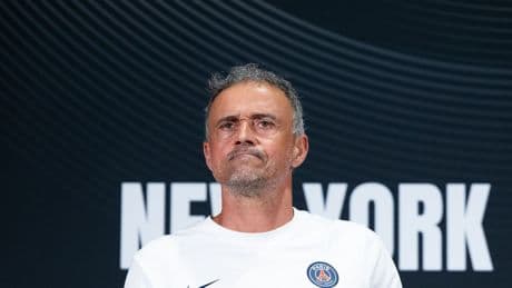 Luis Enrique sufre una grave caída en bicicleta y se rompe la clavícula