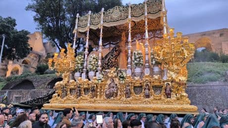 Histórica procesión en Roma del Cachorro, la Esperanza de Málaga y el Nazareno de León