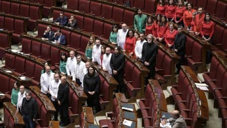 La Chiesa si mobilita, Zuppi propone l'utilizzo del messale "di guerra"