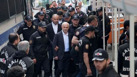 CHP'li 5 belediye başkanı görevden uzaklaştırıldı