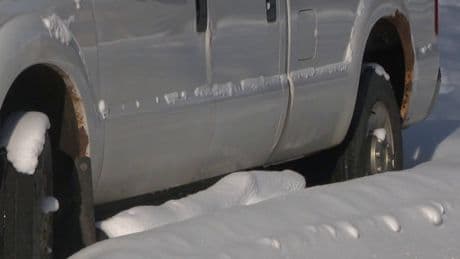 Edmonton city council explores budget to tow vehicles during winter parking bans