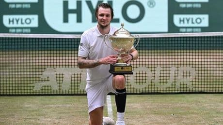 Alexander Bublik re di Halle, battuto Medvedev in finale: «L'anno scorso stavo per lasciare il tennis»